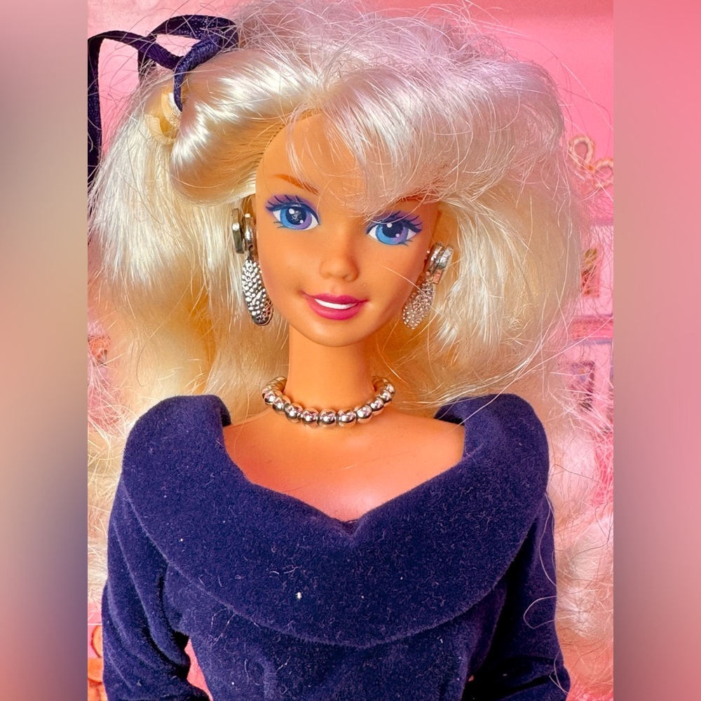 WINTER VELVET Barbie Doll Avon Exclusive 1995 SE 1st in Series Mattel